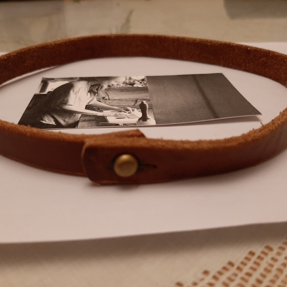 Stash Double Leather Wrist Wrap in Chestnut With Brass Stud Closure NEW UNISEX - Picture 5 of 7